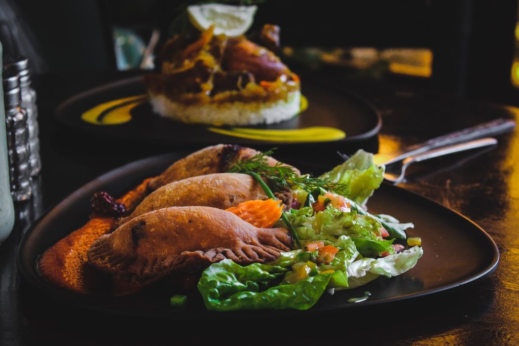 Super Easy Smooth and Creamy Hummus